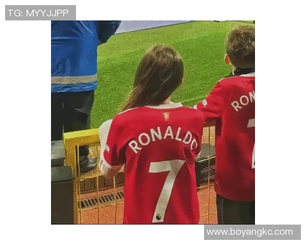 球衣情侣头像展现足球明星魅力与爱情的完美结合 球衣情侣头像展现足球明星魅力与爱情的完美结合